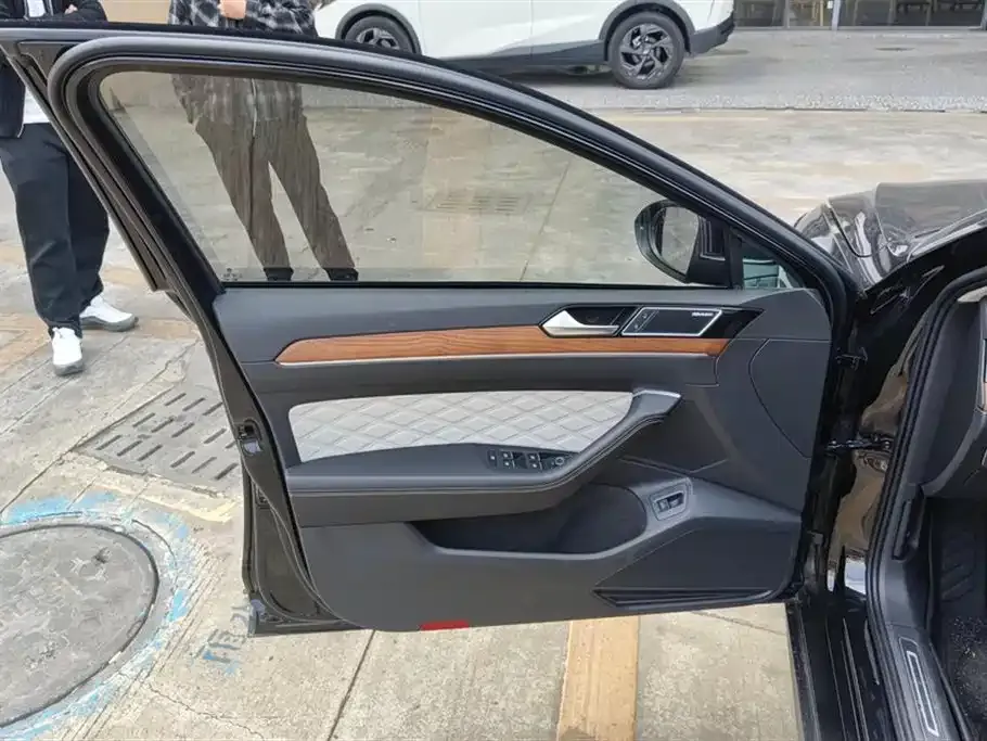 Volkswagen Magotan 2023 из CN, фото 8