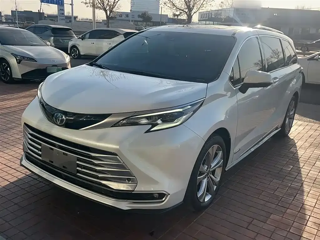 Toyota Sienna 2024 из CN, фото 1