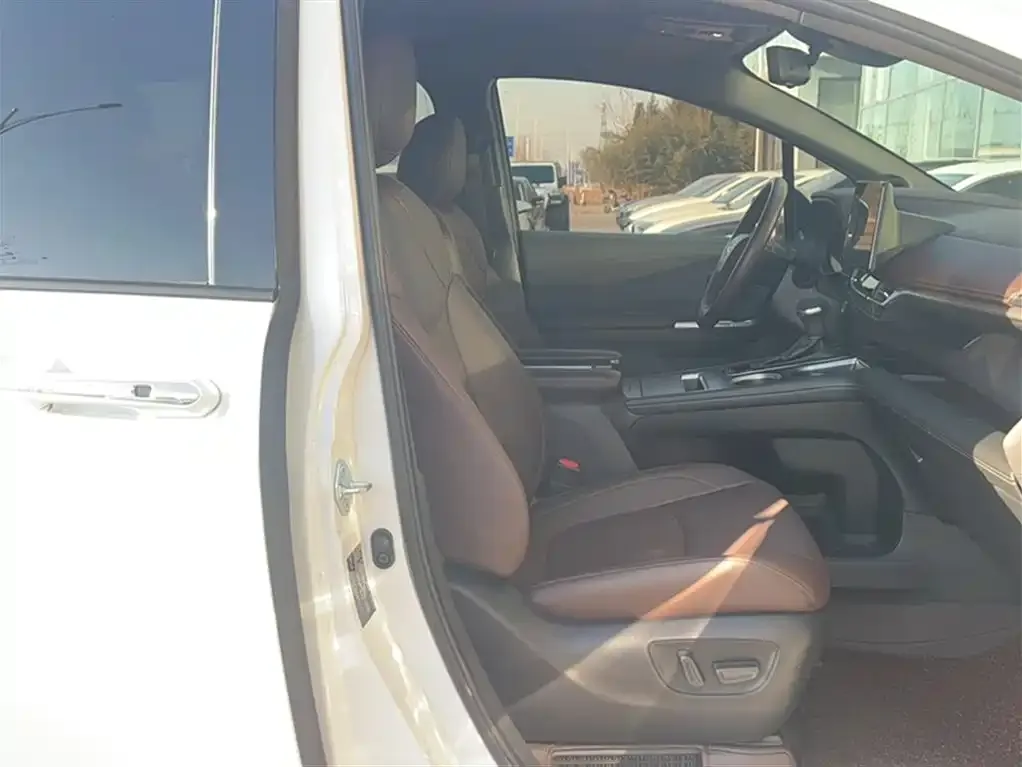 Toyota Sienna 2024 из CN, фото 2