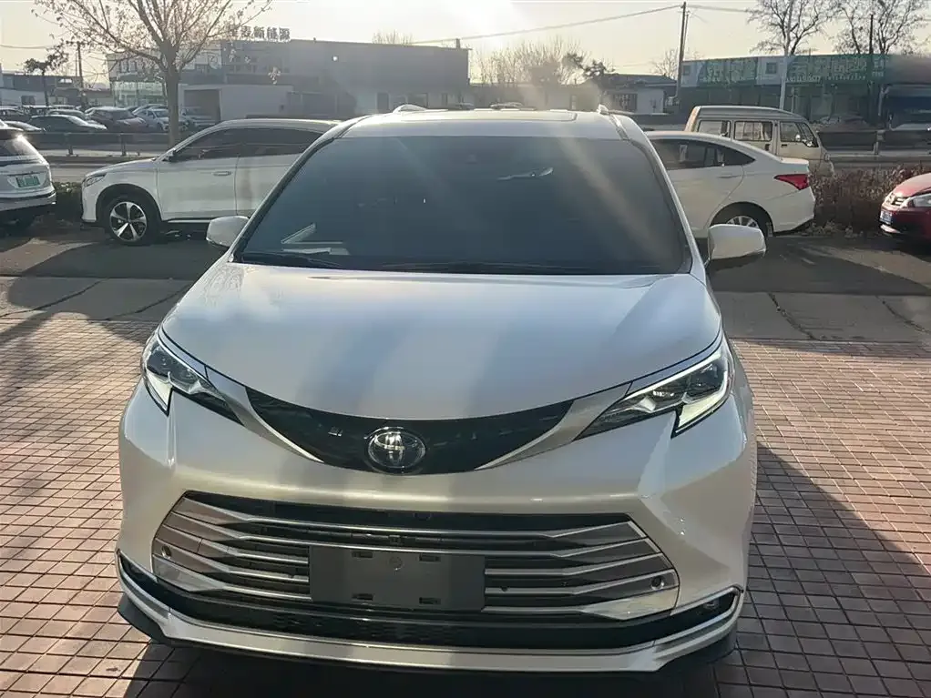 Toyota Sienna 2024 из CN, фото 8