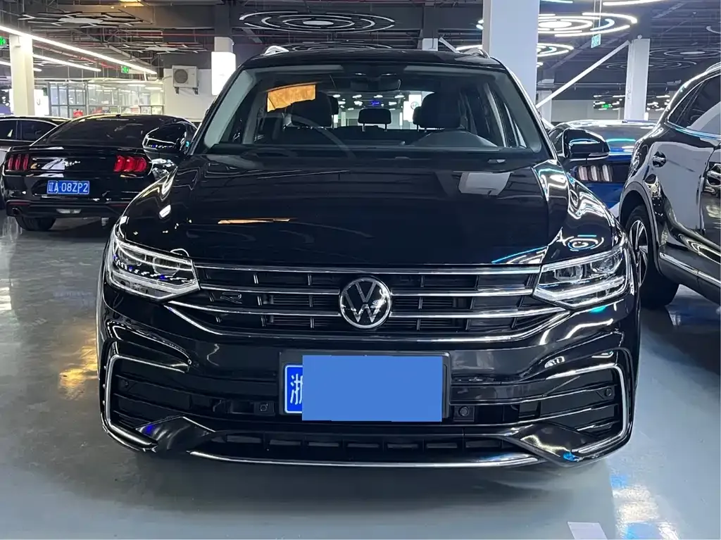 Volkswagen Tiguan L — фото 8
