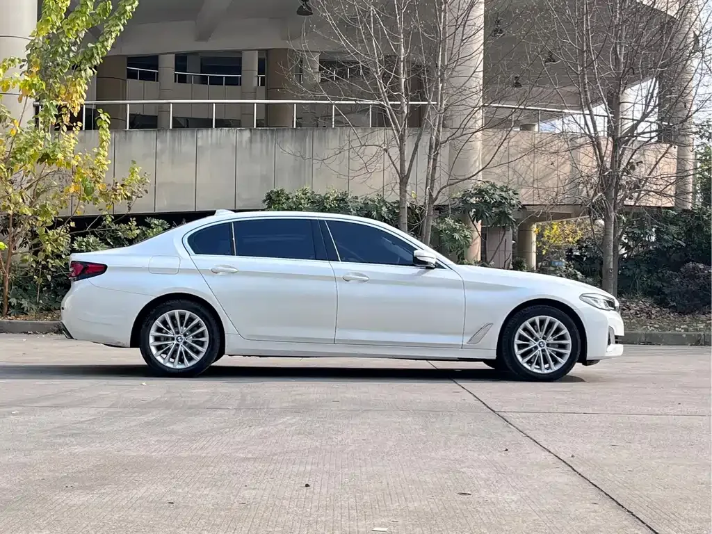 BMW 5 Series — фото 7