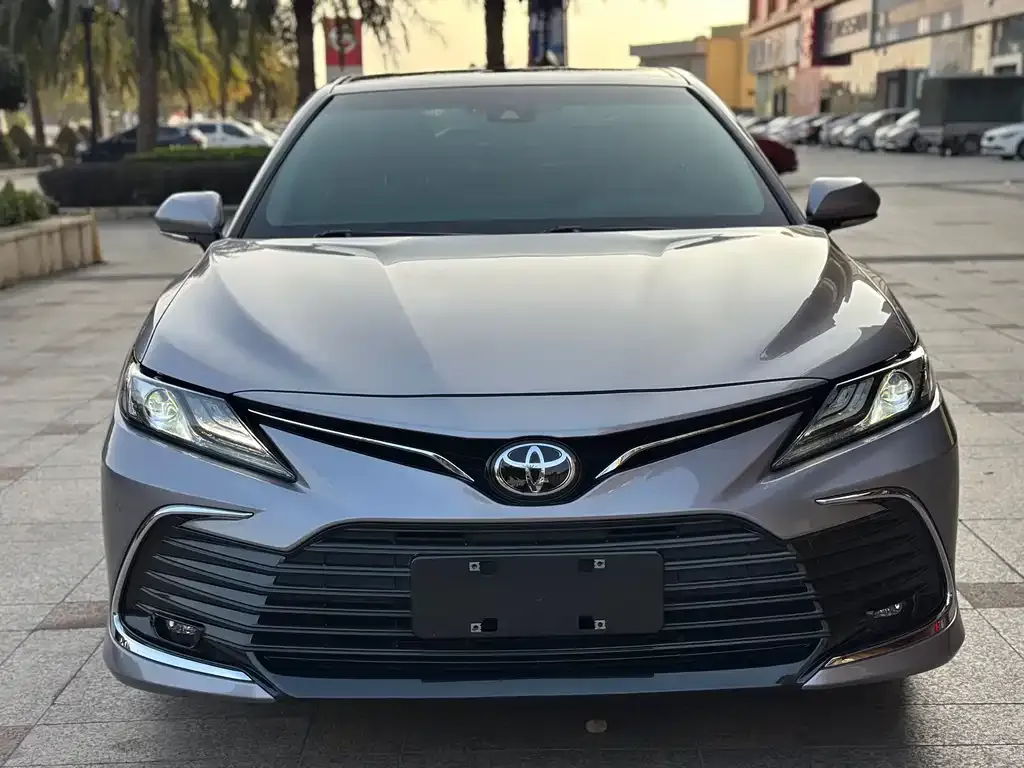Toyota Camry — фото 2