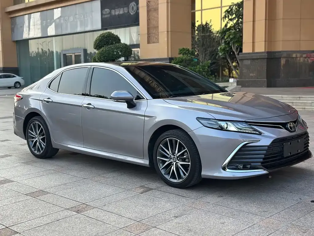 Toyota Camry — фото 3