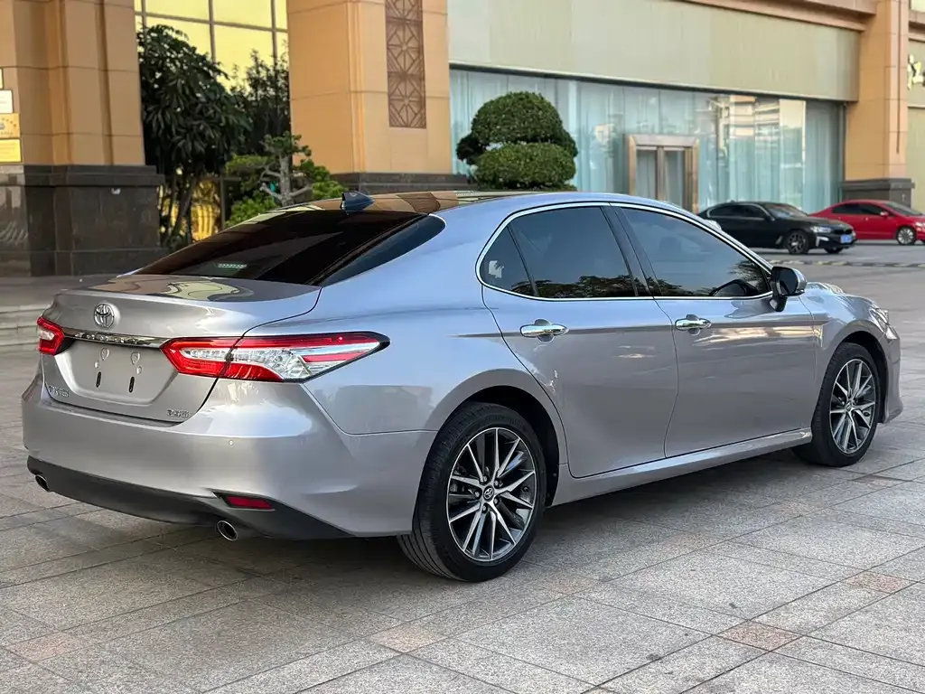Toyota Camry — фото 8