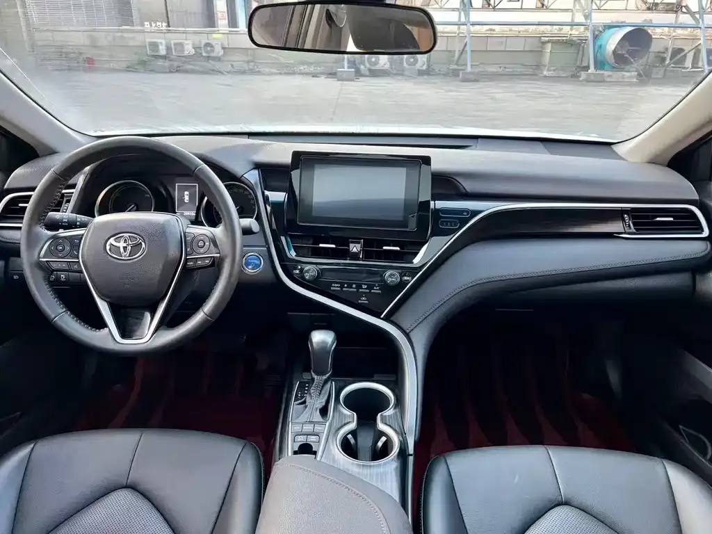 Toyota Camry — фото 10