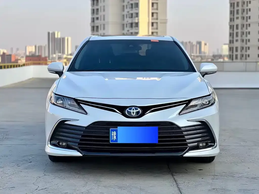 Toyota Camry — фото 3