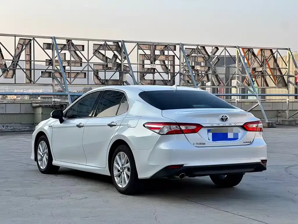 Toyota Camry — фото 4