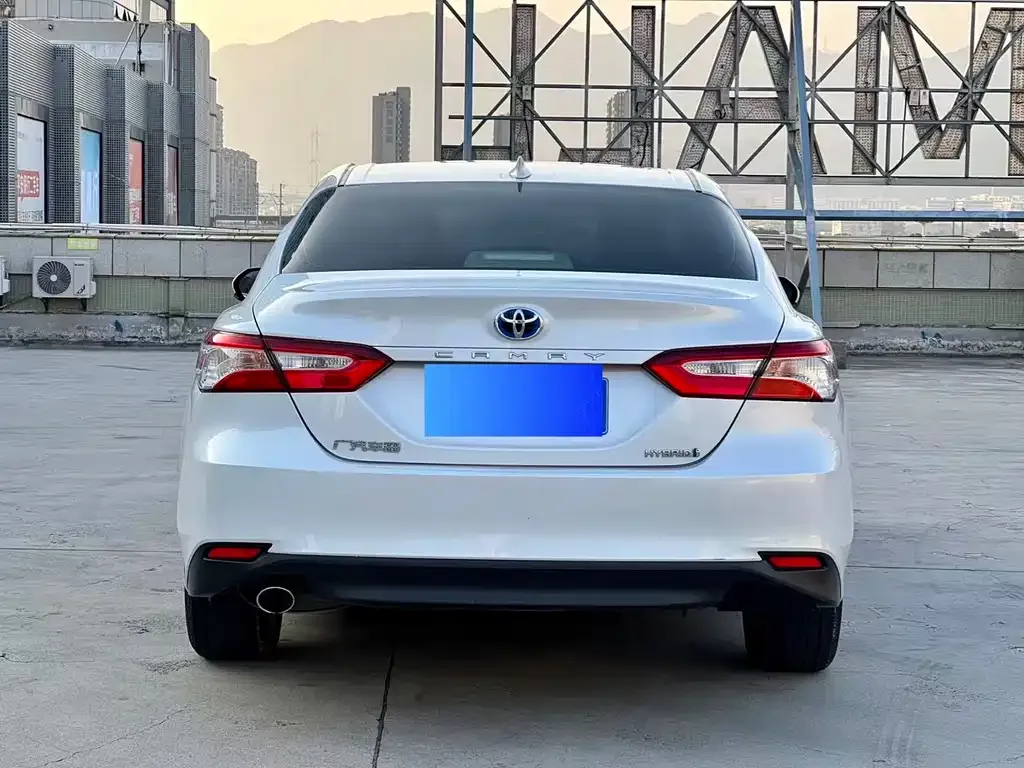 Toyota Camry — фото 5