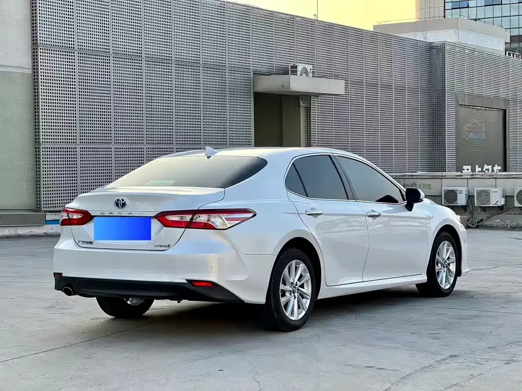 Toyota Camry — фото 6