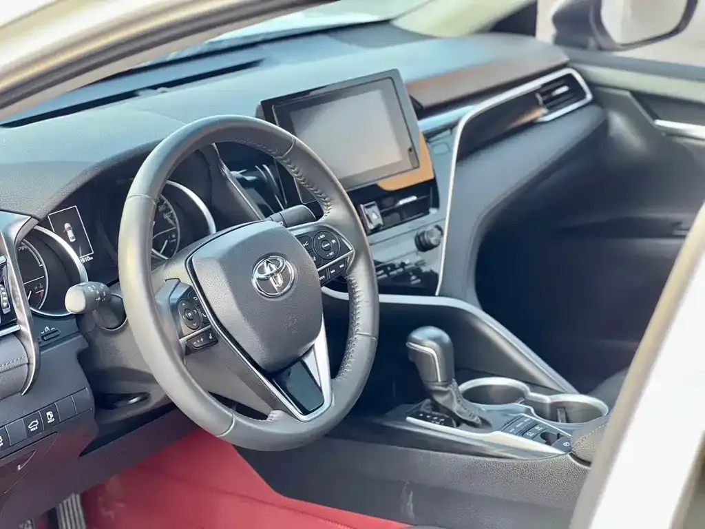 Toyota Camry — фото 7
