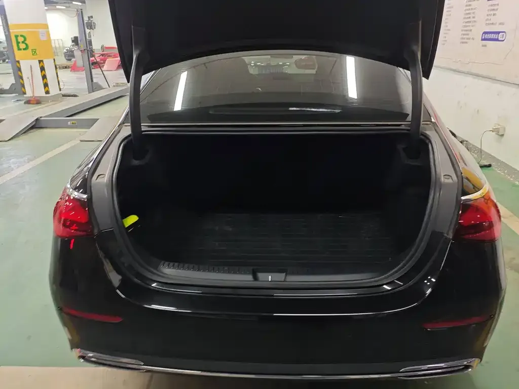 Mercedes-Benz E-Class 2024 из CN, фото 2