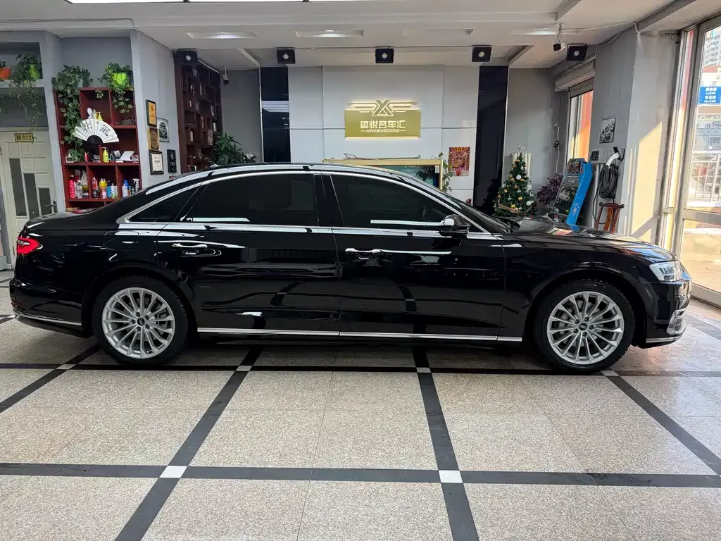 Audi A8 2021 из CN, фото 4