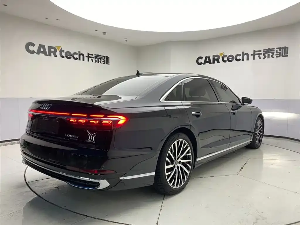 Audi A8 2023 из CN, фото 2