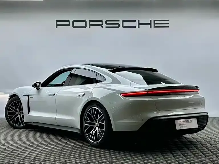 Porsche Taycan — фото 6