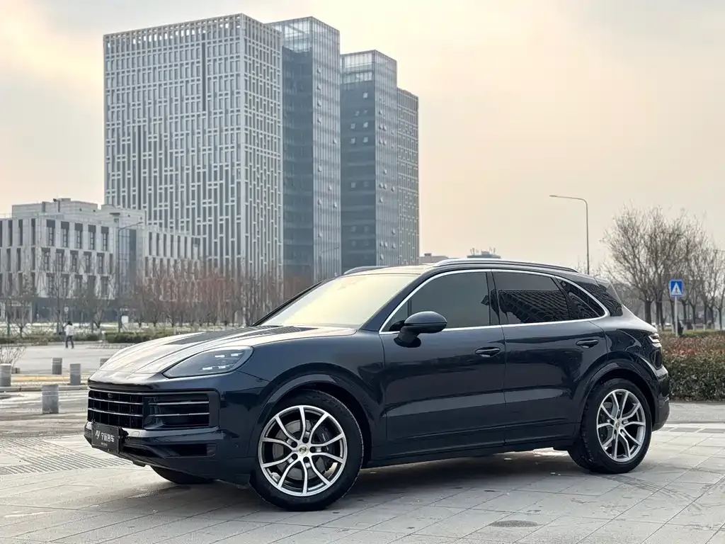 Porsche Cayenne — фото 1