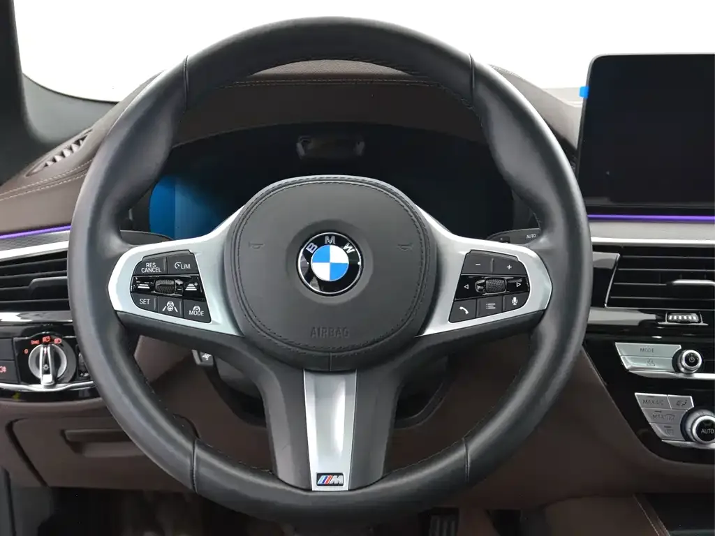 BMW 5 Series — фото 10