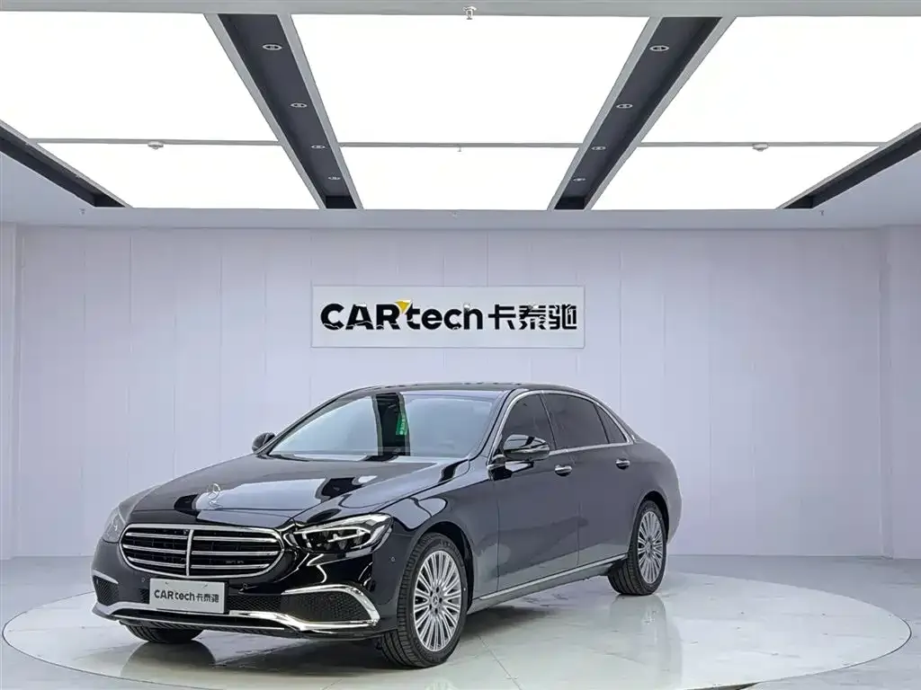 Mercedes-Benz E-Class — фото 1