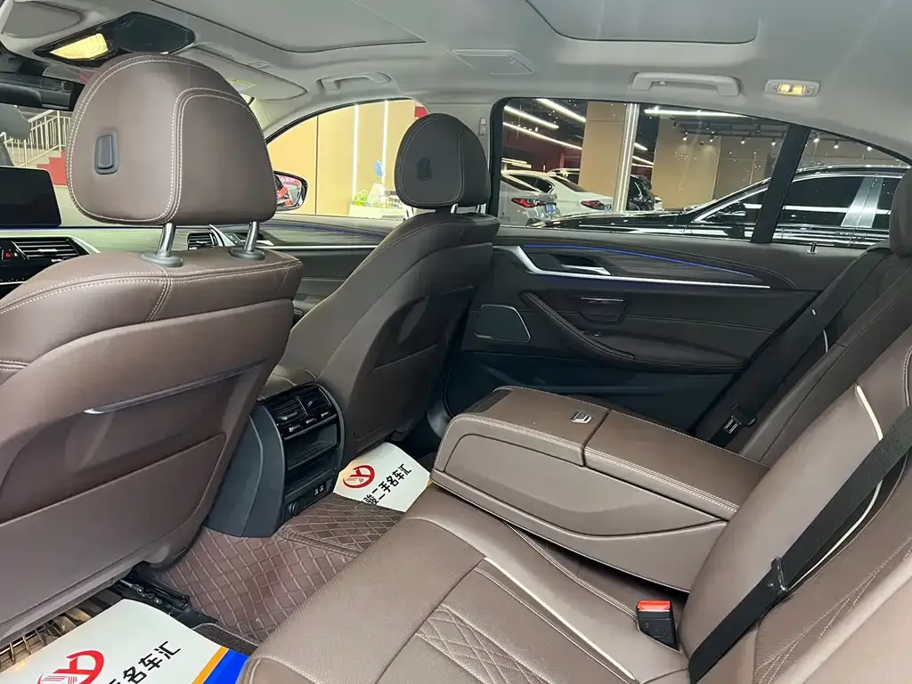 BMW 5 Series 2022 из CN, фото 9