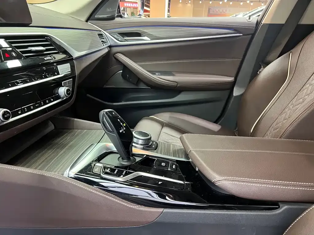 BMW 5 Series 2022 из CN, фото 4