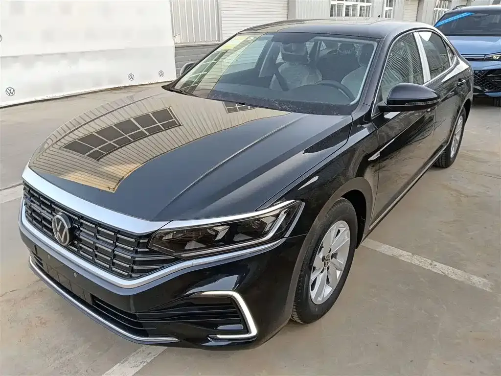 Volkswagen Passat New Energy — фото 1