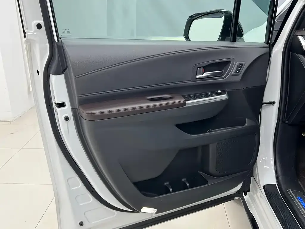 Toyota Sienna — фото 4