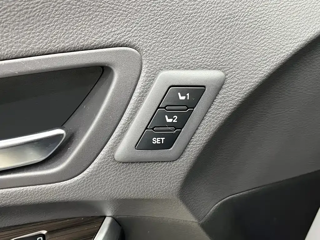Toyota Sienna — фото 9
