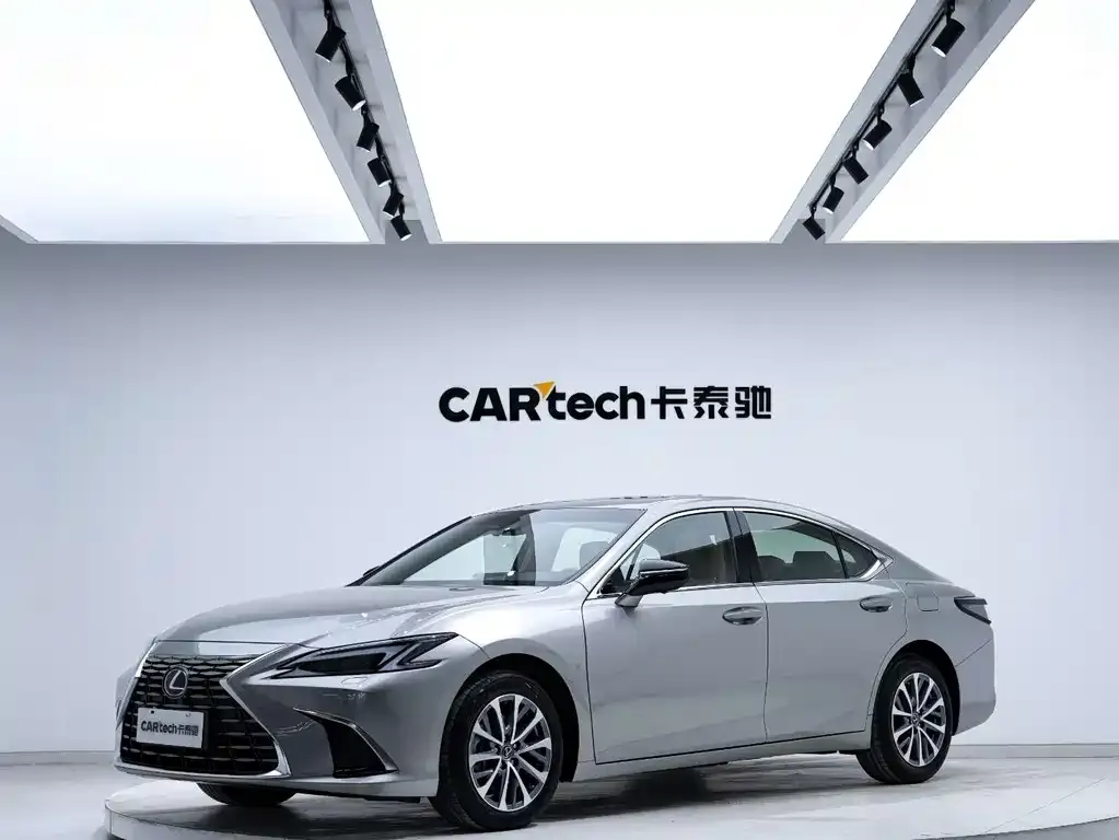 Lexus ES — фото 1