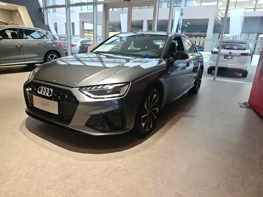 Audi A4L — фото 1