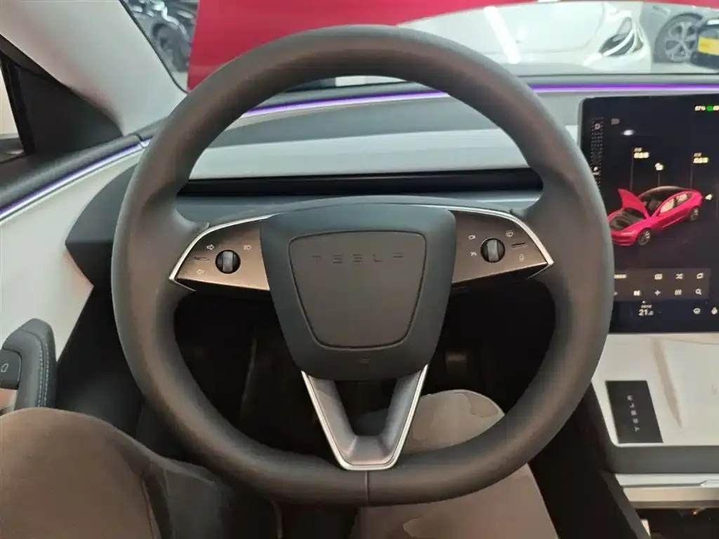 Tesla Model 3 — фото 10