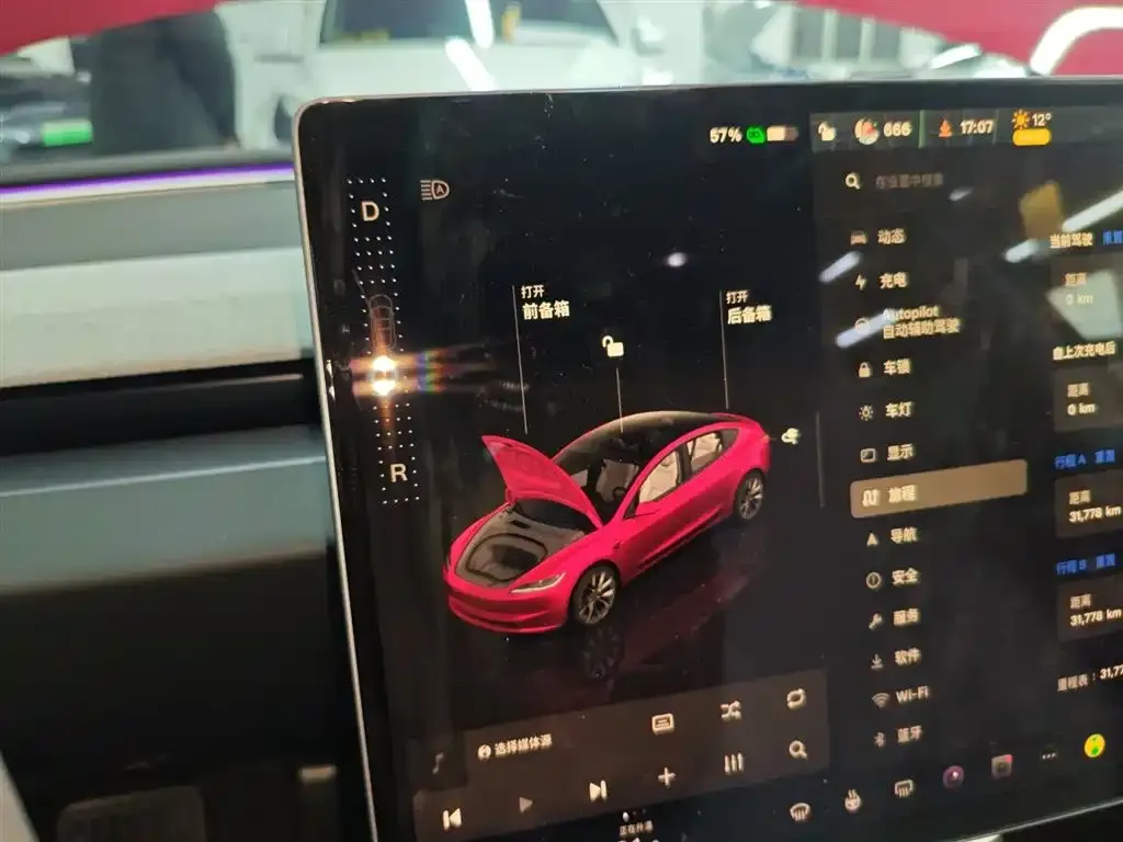 Tesla Model 3 — фото 6