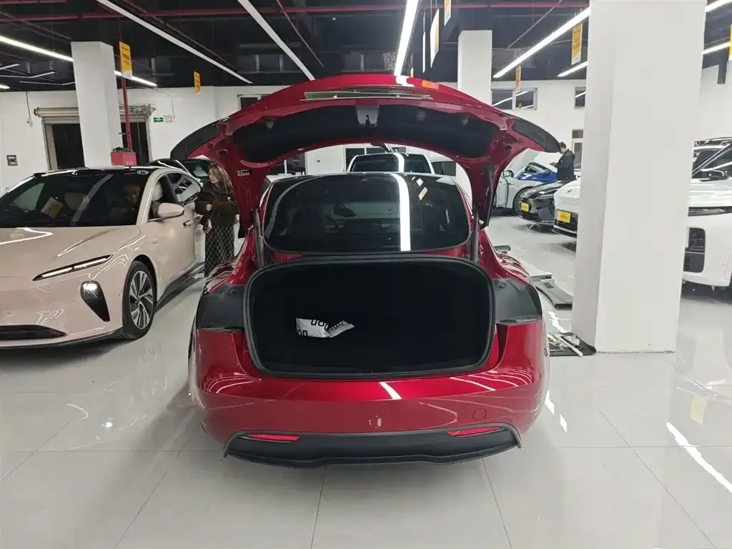 Tesla Model 3 — фото 8