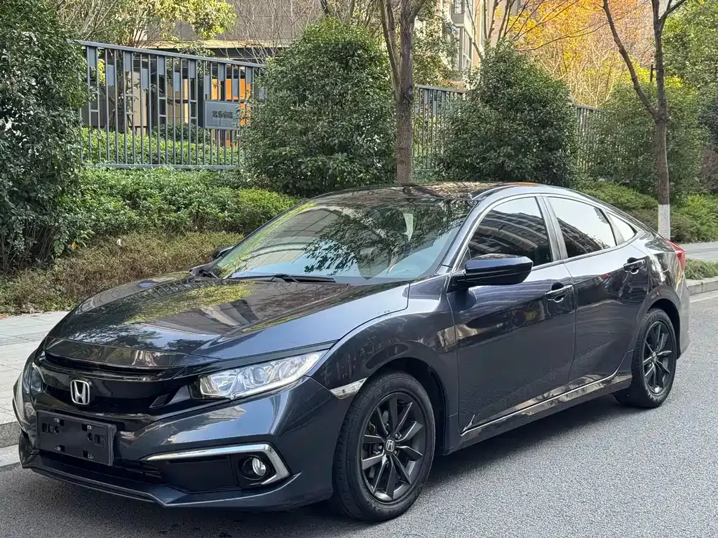 Honda Civic — фото 1