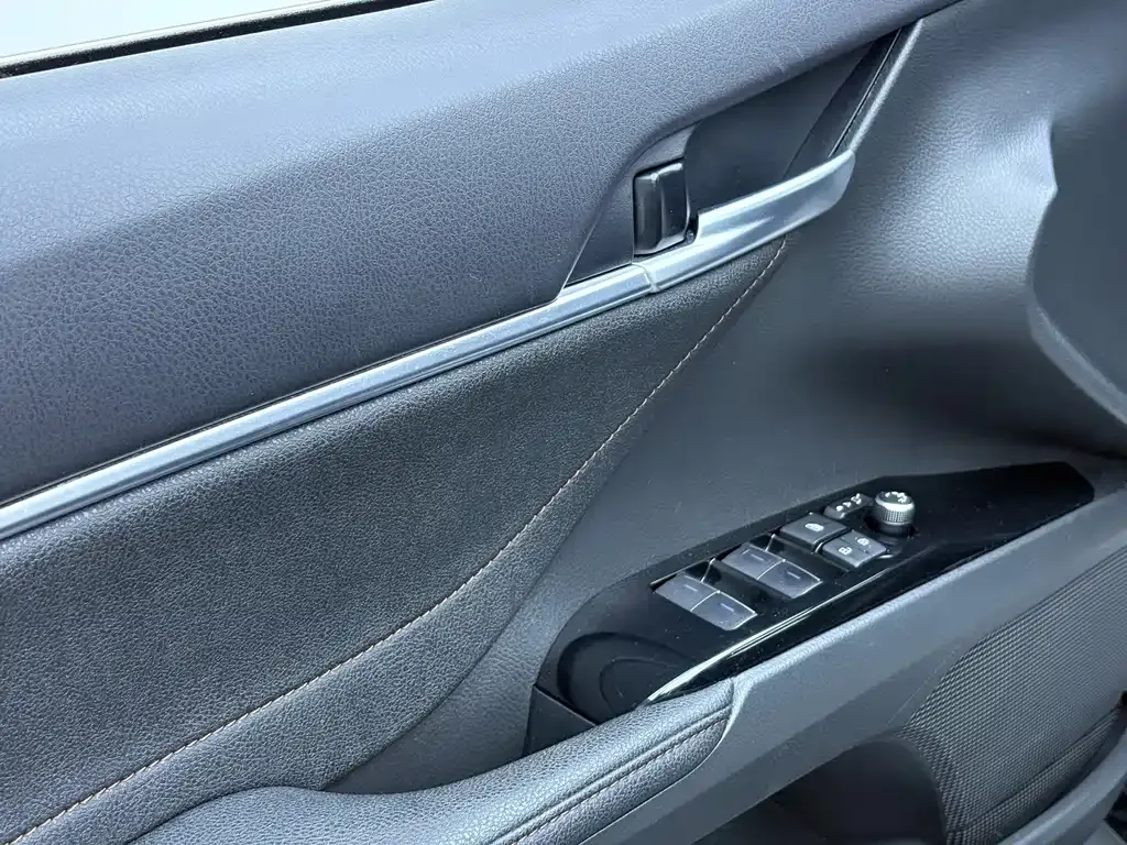 Toyota Camry — фото 9