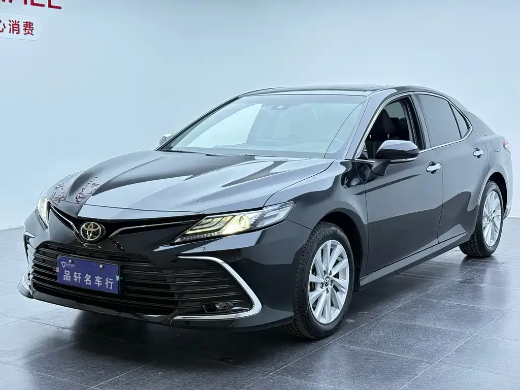 Toyota Camry — фото 10