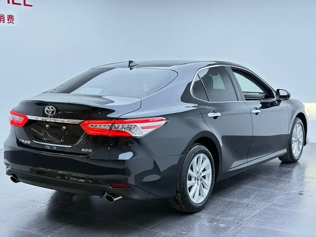 Toyota Camry — фото 7