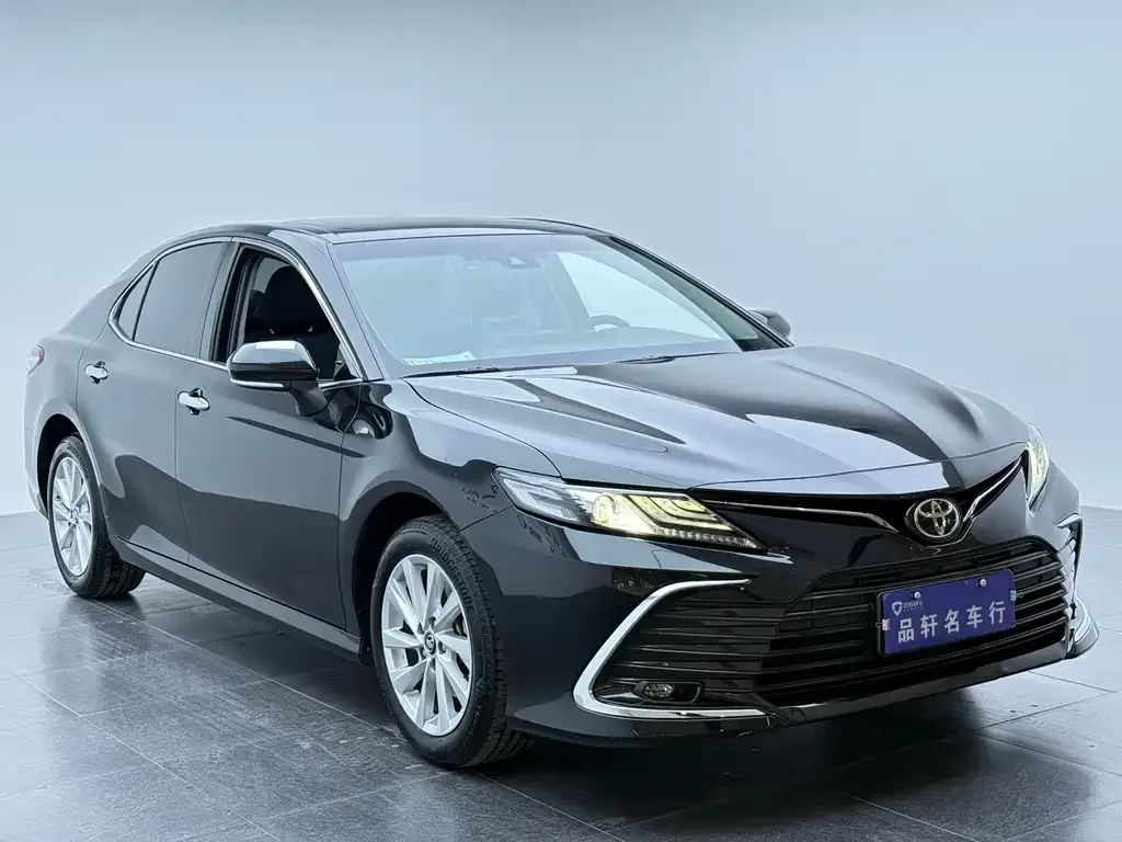 Toyota Camry — фото 5