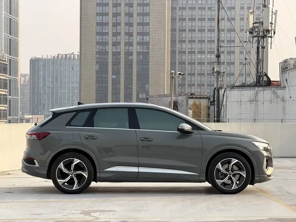 Audi Q4 e-tron — фото 10