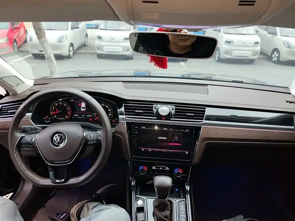Volkswagen Phideon — фото 9