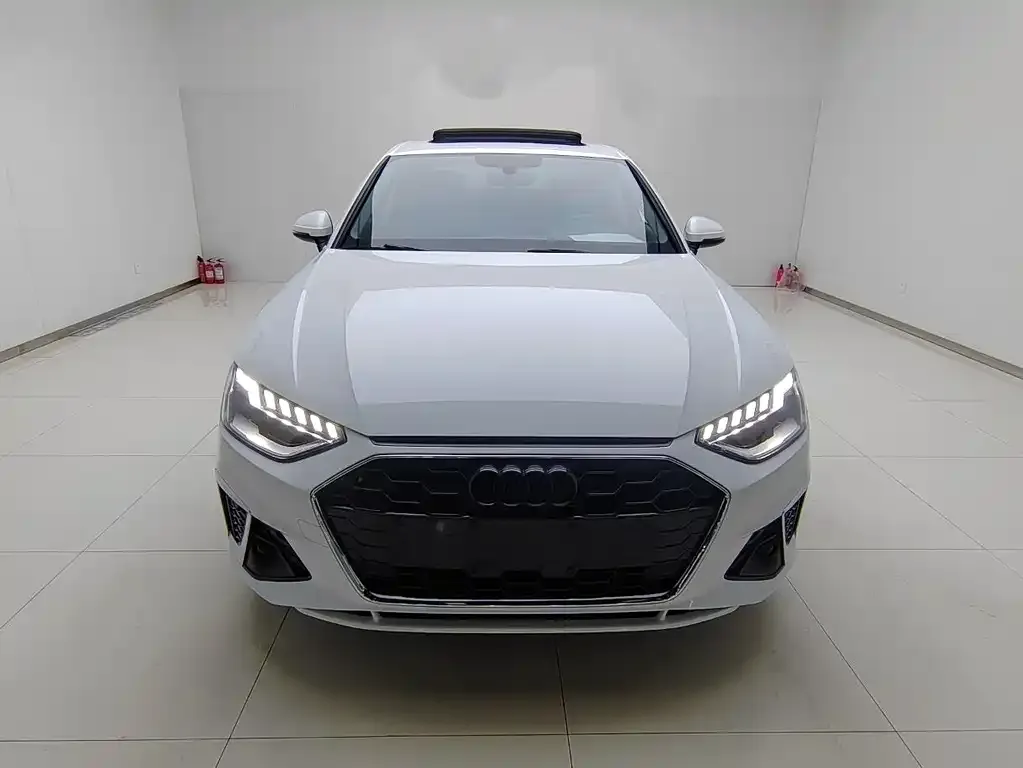 Audi A4L 2021 из CN, фото 2