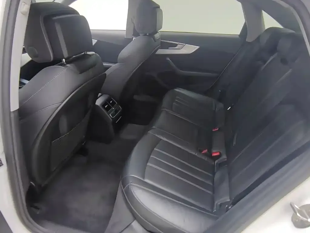 Audi A4L 2021 из CN, фото 9