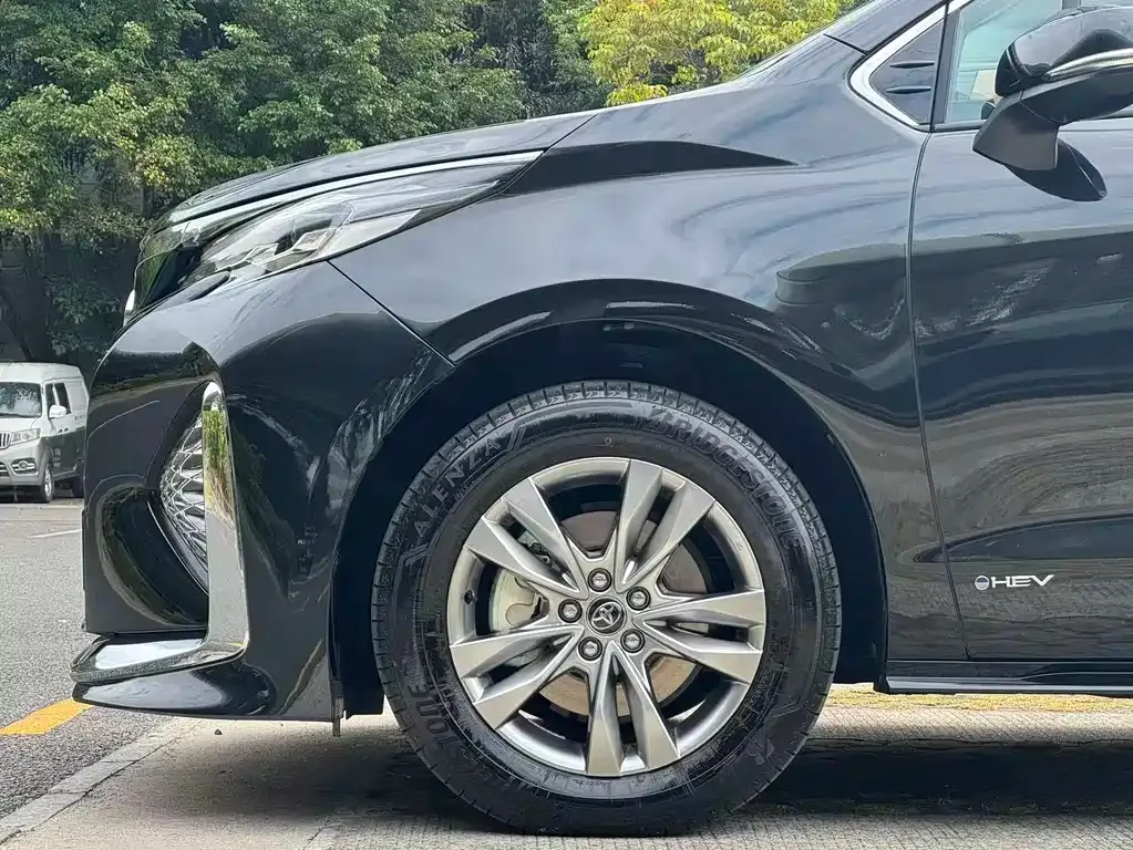 Toyota Sienna 2025 из CN, фото 2
