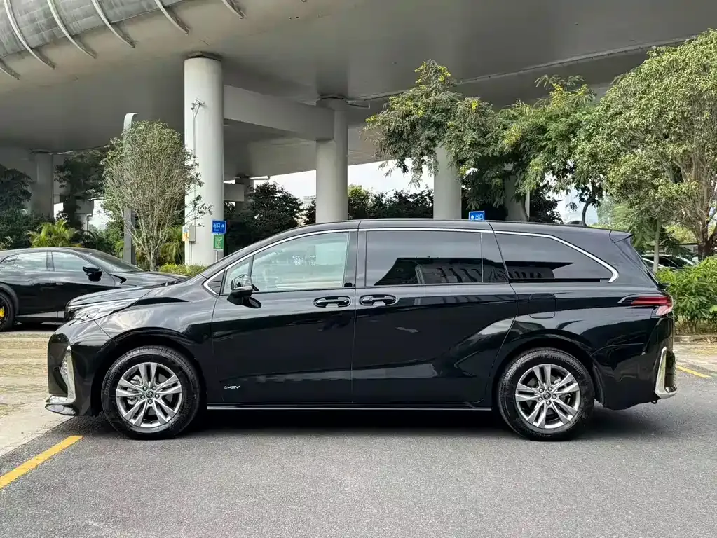 Toyota Sienna 2025 из CN, фото 6