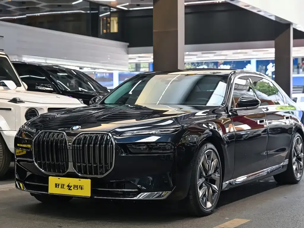 BMW 7 Series — фото 1