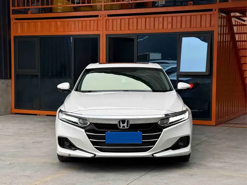 Honda Accord — фото 9