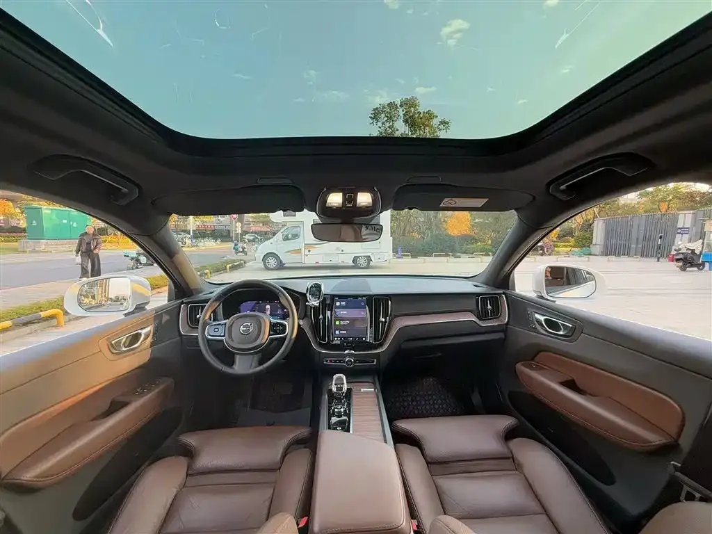Volvo XC60 2022 из CN, фото 8