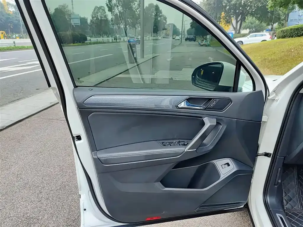 Volkswagen Tiguan L 2021 из CN, фото 4