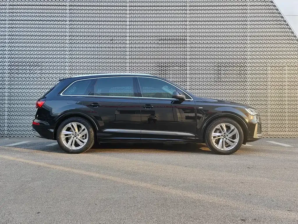 Audi Q7 — фото 9