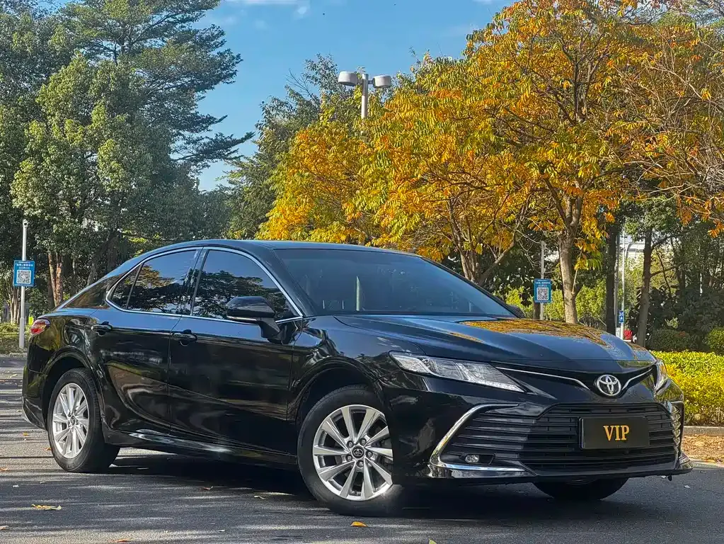 Toyota Camry — фото 2