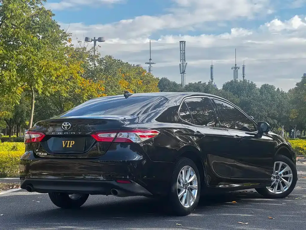 Toyota Camry — фото 4
